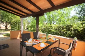 Ferienhaus mit Garten, Pool und Terrasse - Image 3