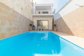 Villa with terrace, BBQ & private pool - Image 3