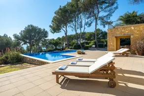 Children-friendly spacious villa with terrace, barbecue & garden | Near Castell de Tamarit | Sea view | Beach nearby | Good for workation - Image 4