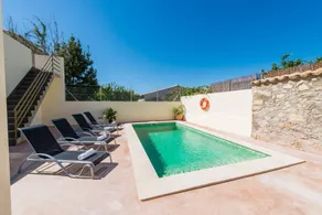 Family-oriented villa with private pool, barbecue & terrace - Image 4