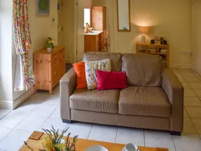 Cottage with garden & pool | River view - Image 4
