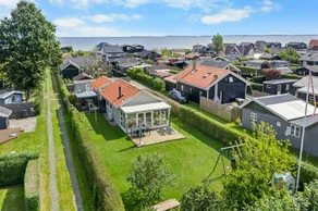 Holiday home with terrace, BBQ & garden - Image 2