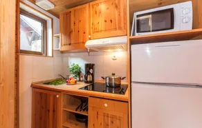 Children-friendly flat with sauna, terrace & pool - Image 2