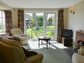 Cottage with terrace & garden - Image 2