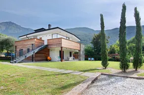 Villa avec terrasse, internet haut débit et jardin | Vue montagne - Image 3