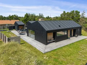 Children-friendly holiday home with hot tub, terrace & sauna | Close to the beach | Pets allowed - Image 3