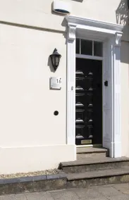 Apartamento con jardín | Vistas a la ciudad - Image 2