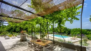 Charming flat with garden, terrace & private pool | Garden view - Image 4