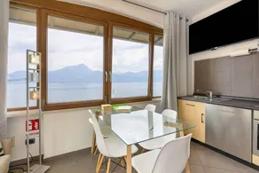 Flat with terrace, garden & barbecue | Lake view - Image 5