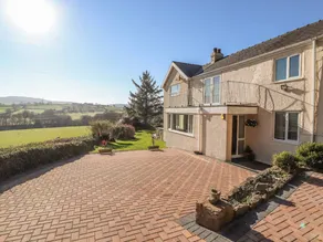 Child-friendly cottage with garden - Image 3
