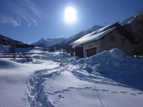 Chalet 'St Victoire Pied des pistes' with Mountain View, Shared Pool and Wi-Fi - Image 3