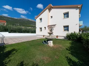 House with private pool, garden & jacuzzi | Water view - Image 2
