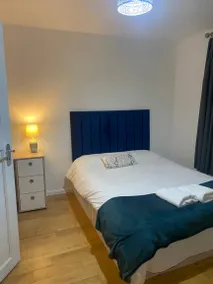 5 Bed House - Sleeps 10 - Pets - Parking - Wifi - Image 5