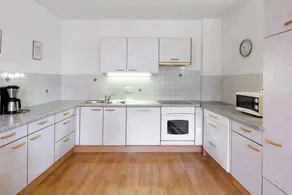 Fully equipped beautiful flat with BBQ & garden | Mountain view | Perfect for remote work | Pet-friendly - Image 5