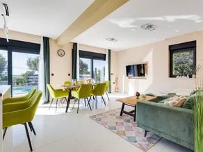 Beautiful holiday home with barbecue, private pool & garden - Image 5
