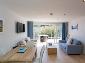 Cottage with pool, garden & barbecue | Beach view - Image 4