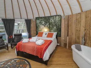 Charming cottage with garden, hot tub & sauna | Pets are welcome - Image 5