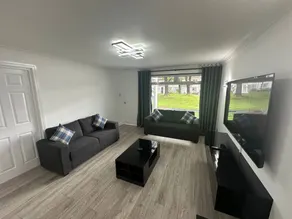 Apartment with garden - Image 2