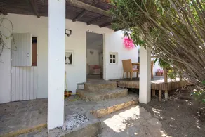 Chambre privée avec jardin, piscine et jacuzzi | Vue jardin - Image 3