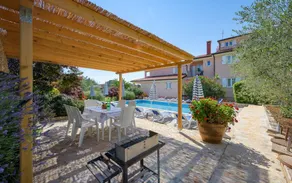 Wunderschöne Wohnung mit Pool, Terrasse und Garten - Image 2