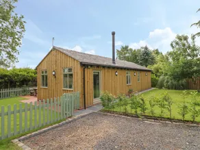 Family-oriented cottage with hot tub, garden & barbeque | Pet-friendly - Image 2