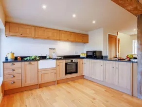 Cottage with barbecue & garden - Image 3