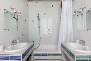 Bed and Breakfast 'Chambre D'hôtes Les Acanthes' with Shared Pool, Shared Terrace and Wi-Fi - Image 5