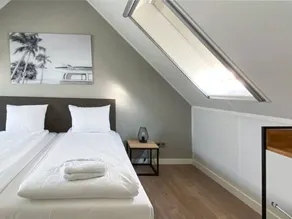 Holiday home with terrace & garden - Image 5
