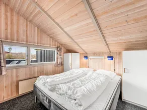 Family-oriented lovely holiday home with terrace & sauna - Image 3