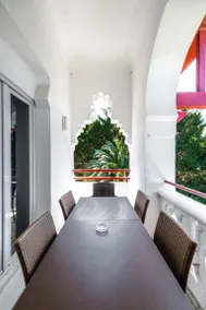 Apartment with private pool - Image 2