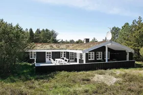 Holiday home with sauna, garden & terrace - Image 3