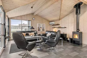Holiday home with BBQ, sauna & terrace - Image 4