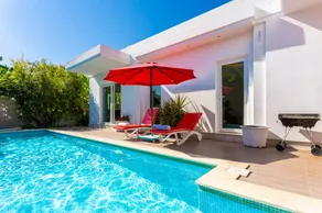 Villa with barbeque, private pool & terrace - Image 2