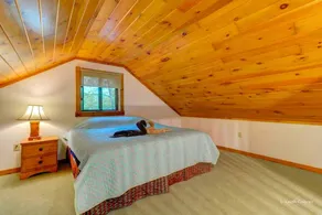 Traditional Wooden Cabin Rental in the Poconos, Pennsylvania - Image 4