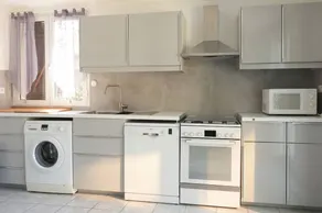 Fully equipped flat with garden, BBQ & terrace - Image 4