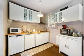 Holiday home with pool, garden & fast internet | Garden view | Perfect for remote work - Image 5