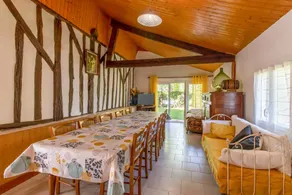 Landhaus mit Pool, Terrasse und Garten - Image 4