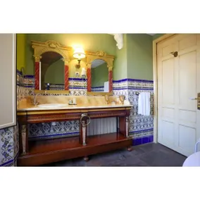 Dedicated room with terrace, fast internet & jacuzzi | Mountain view - Image 4