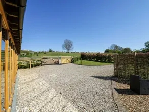 Cottage with garden - Image 2