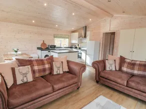Cottage with garden - Image 2