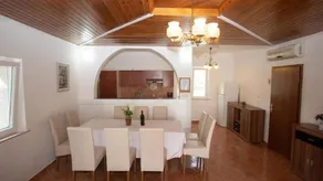 Charmantes Ferienhaus mit Terrasse, Pool und Grill | Haustierfreundlich - Image 5
