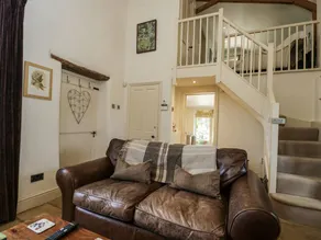 Cotswold cottage with hot tub - Image 5