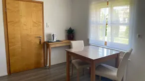 Apartment with garden - Image 3