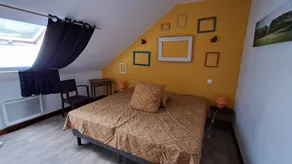 Red and Yellow Rooms, Table d'Hôte with Terrace, Shared Garden and Wi-Fi - Image 2