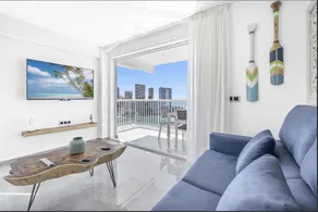 Maison avec terrasse et piscine - Image 2