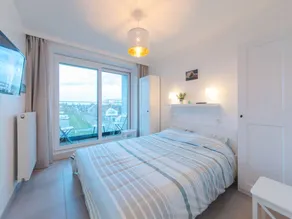 Flat with garden & terrace - Image 4