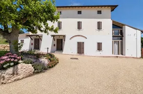 Villa mit Terrasse und Garten | Gartenblick - Image 3