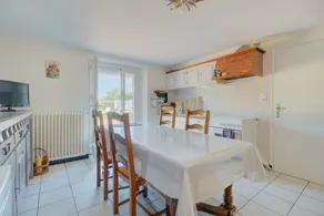 Flat with barbeque & garden | Garden view - Image 5