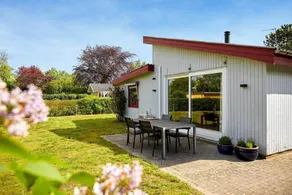 Holiday home with barbeque & terrace - Image 4