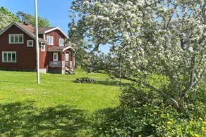 Holiday home with garden - Image 2